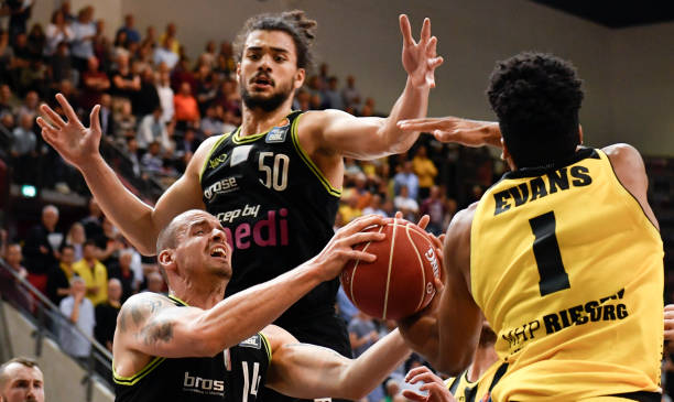 稳固防守是 稳固防守是