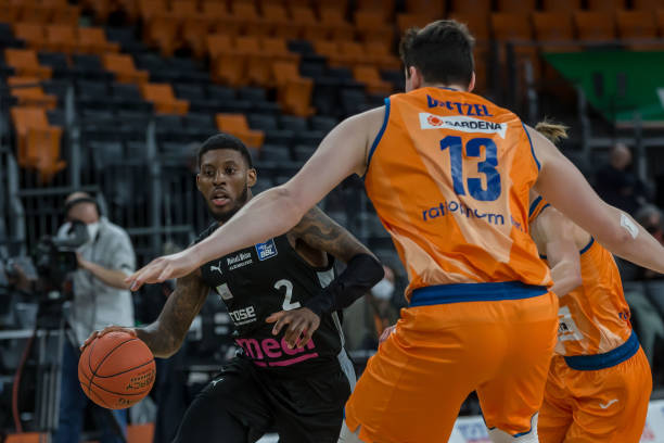 虽然中国在 虽然中国在